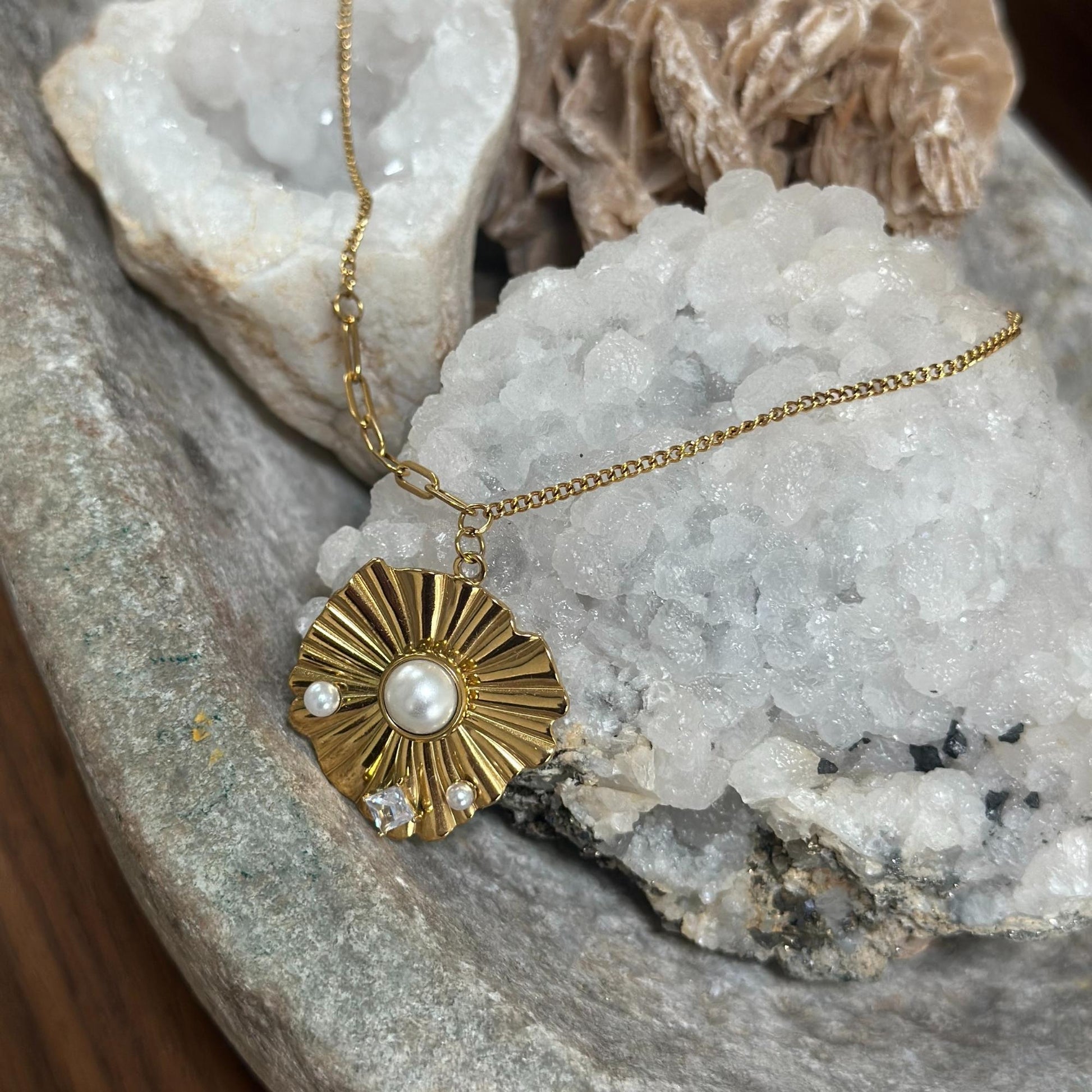CLEO NECKLACE
