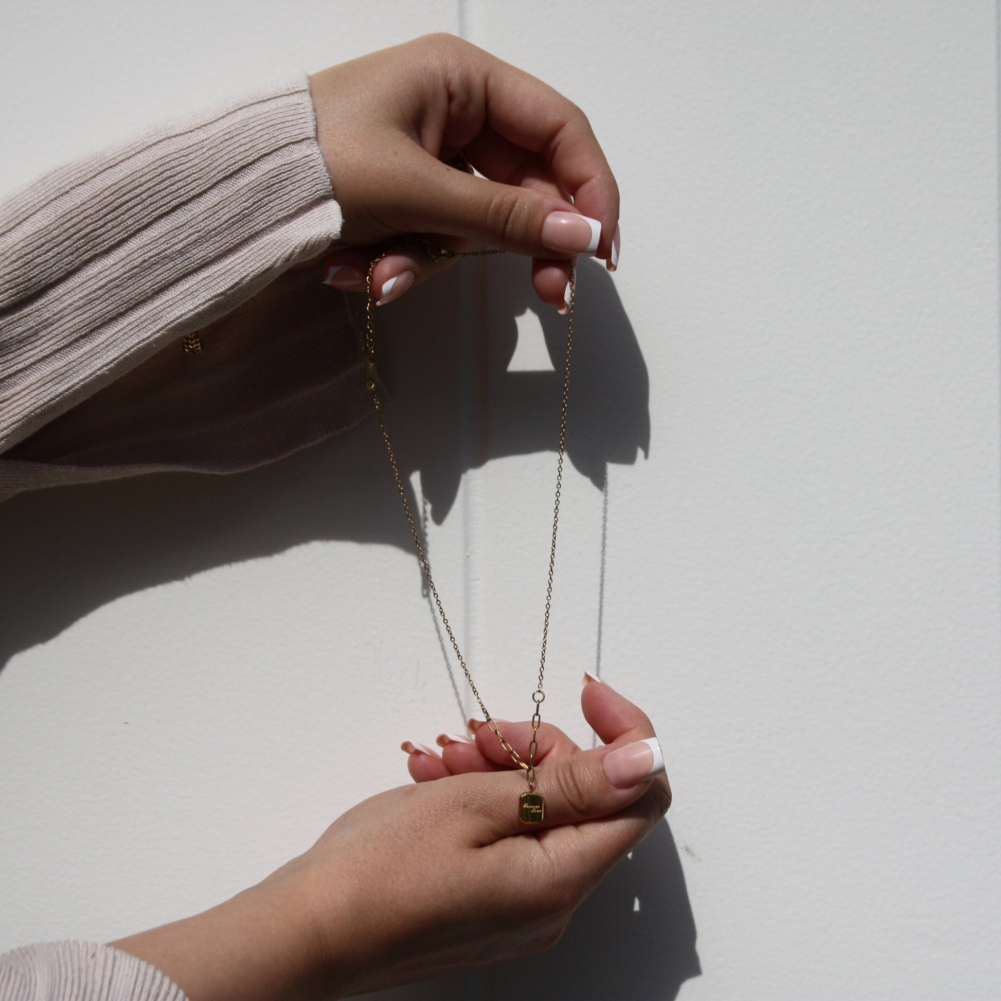 ARDEN GOLDEN NECKLACE