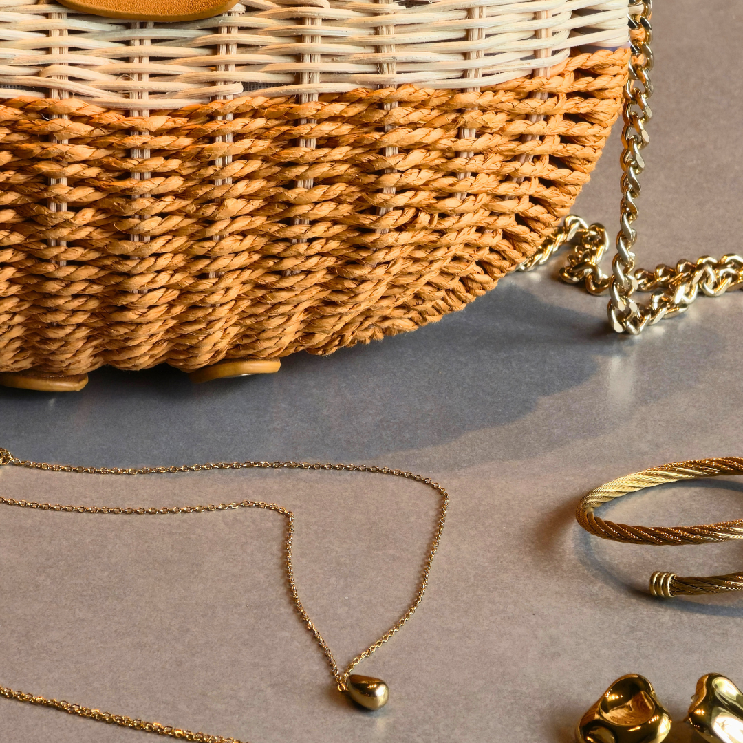 LAURA GOLDEN NECKLACE