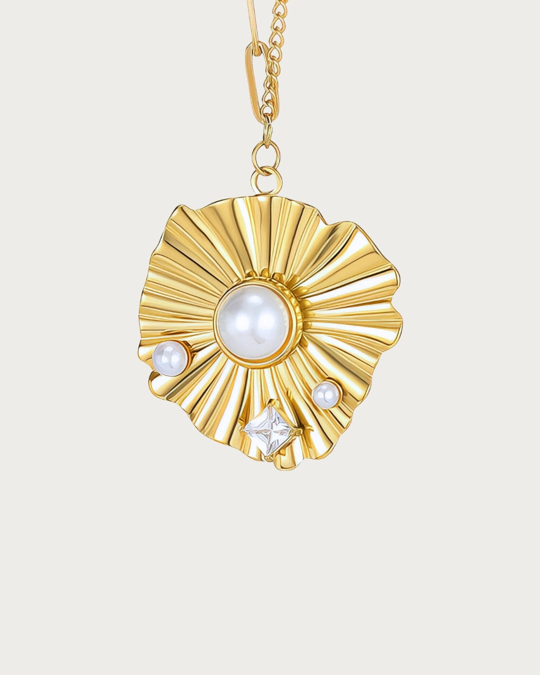 CLEO NECKLACE