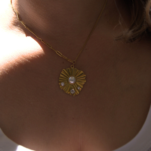 CLEO NECKLACE