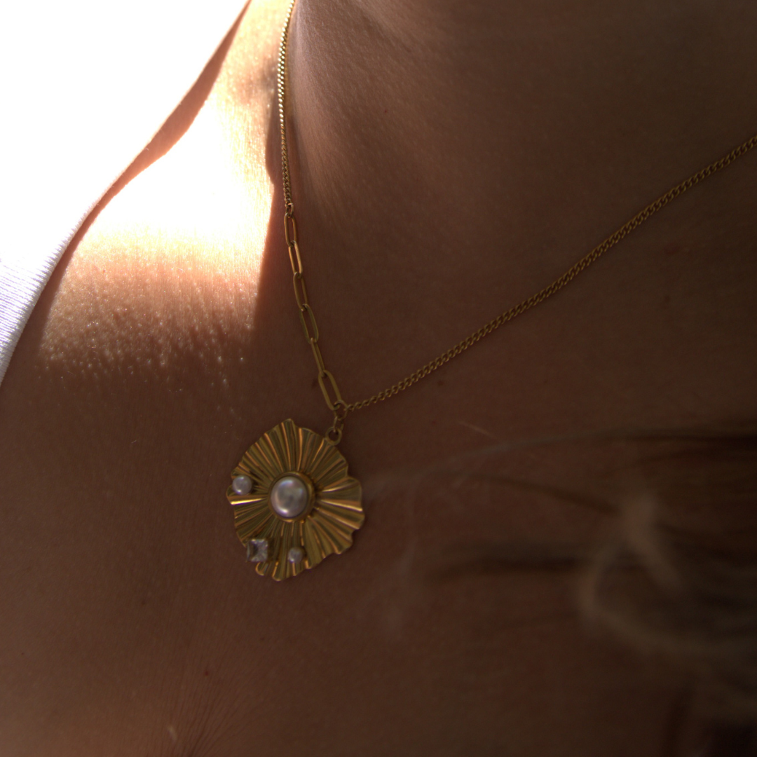 CLEO NECKLACE