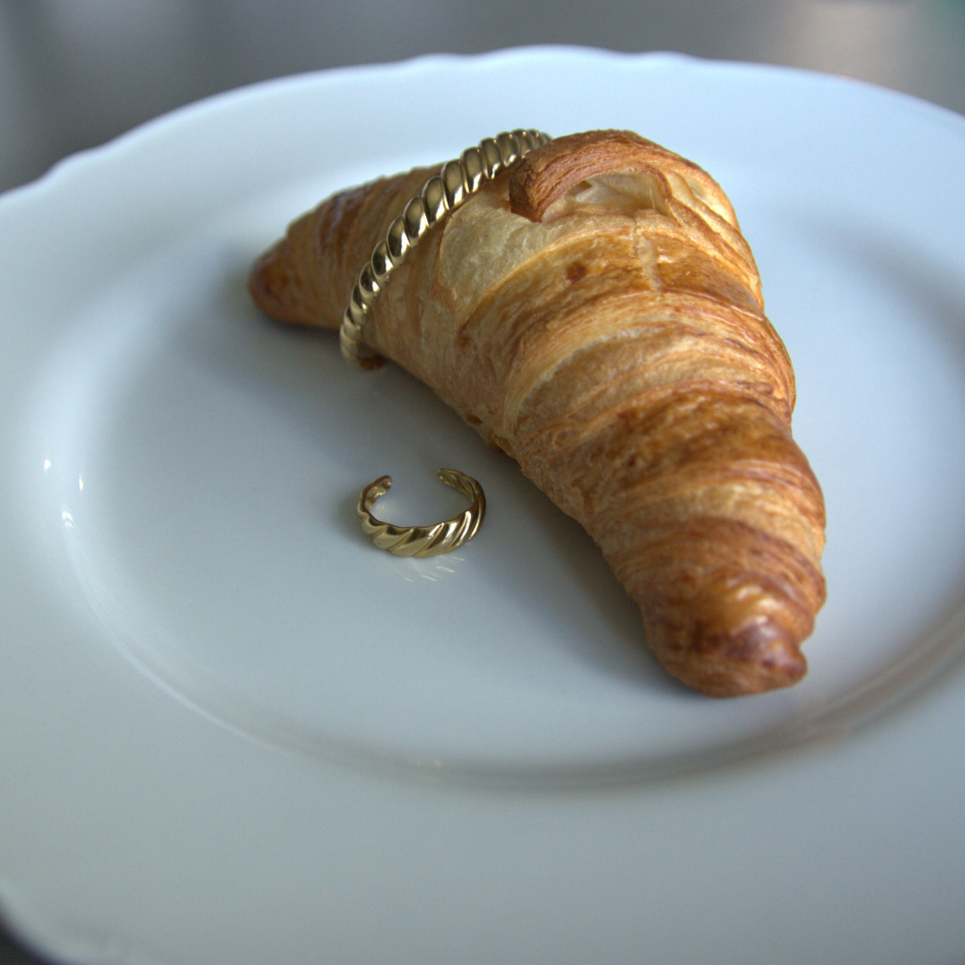 CROISSANT RING
