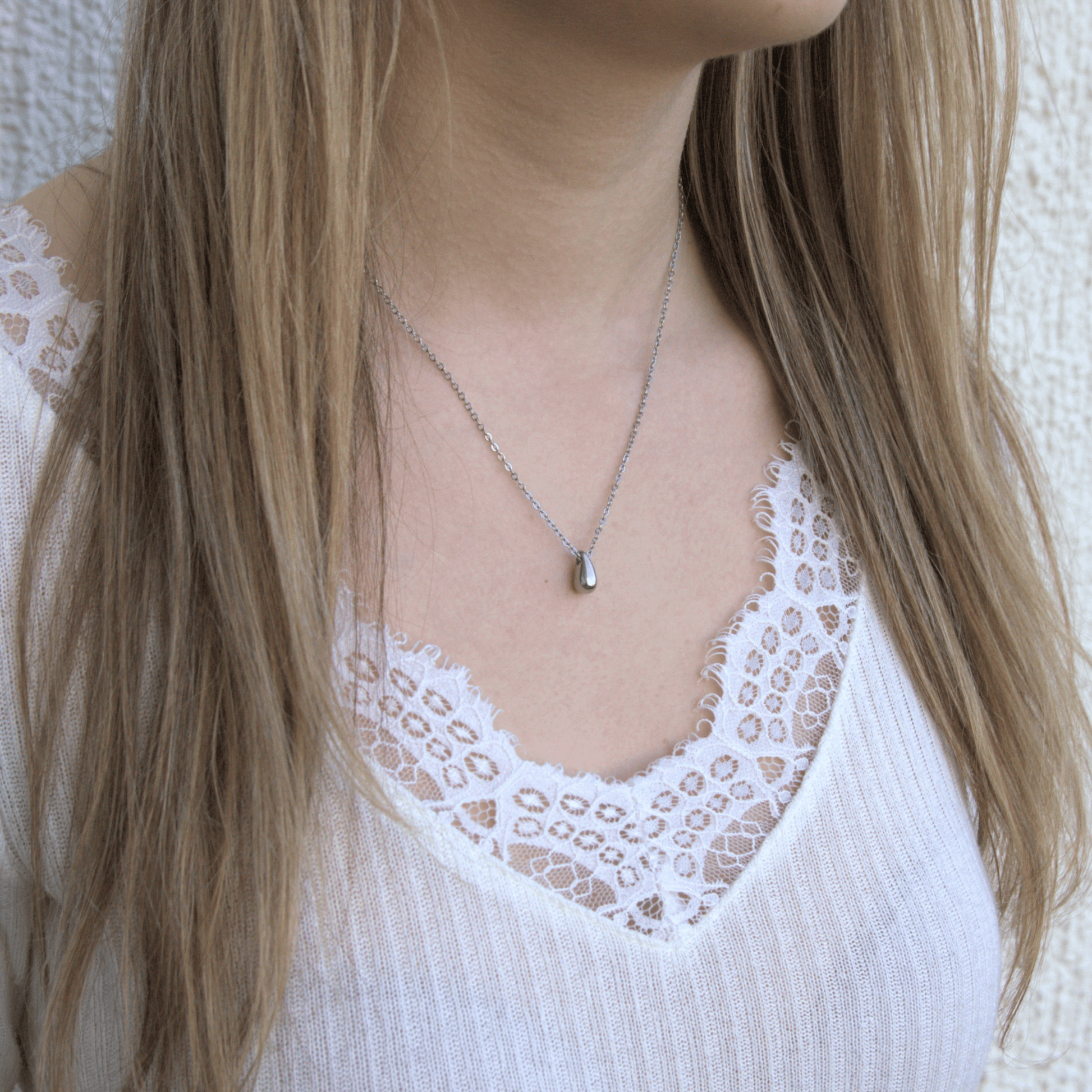 LAURA NECKLACE
