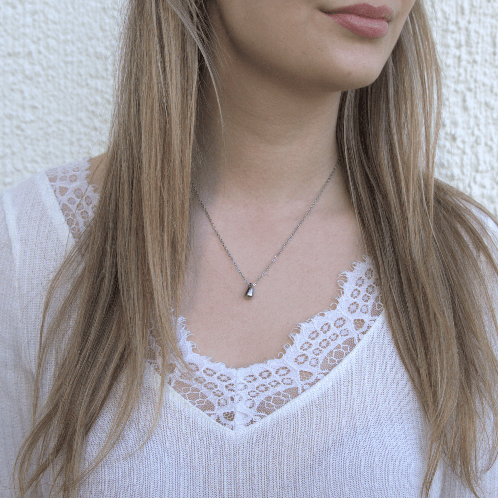 LAURA NECKLACE