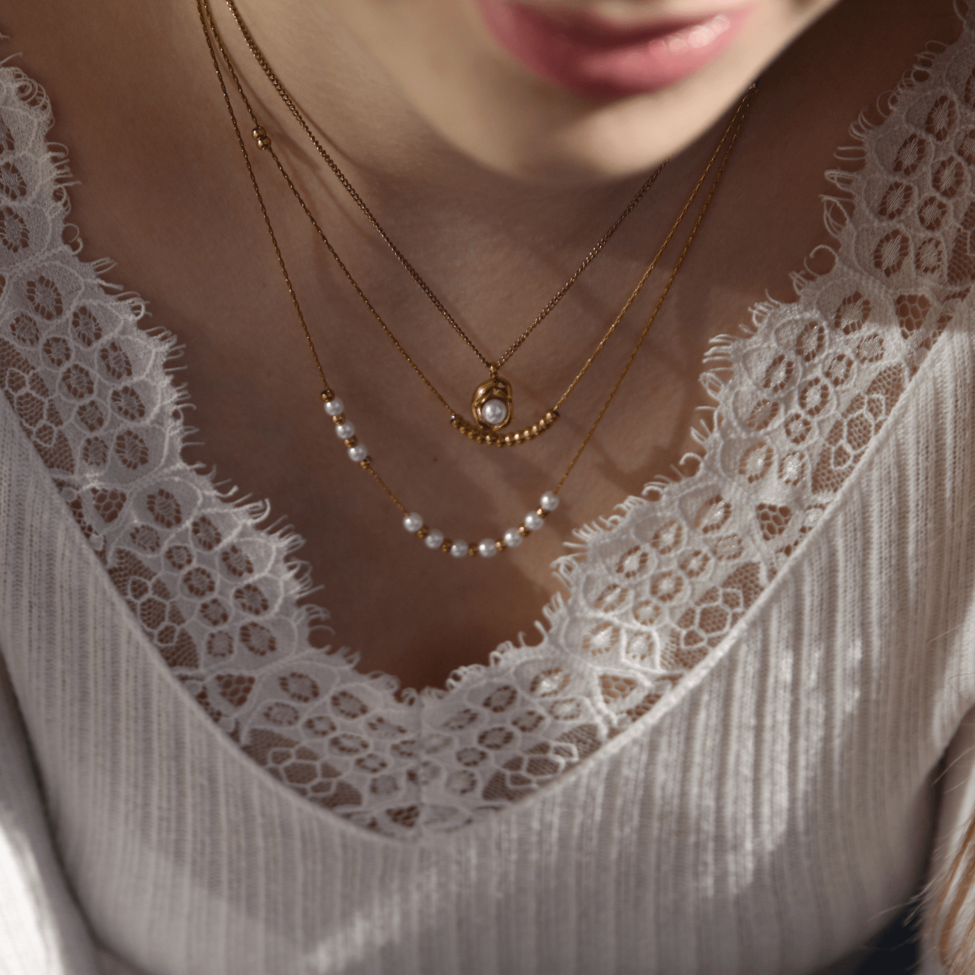 BEADED PEARLS NECKLACE