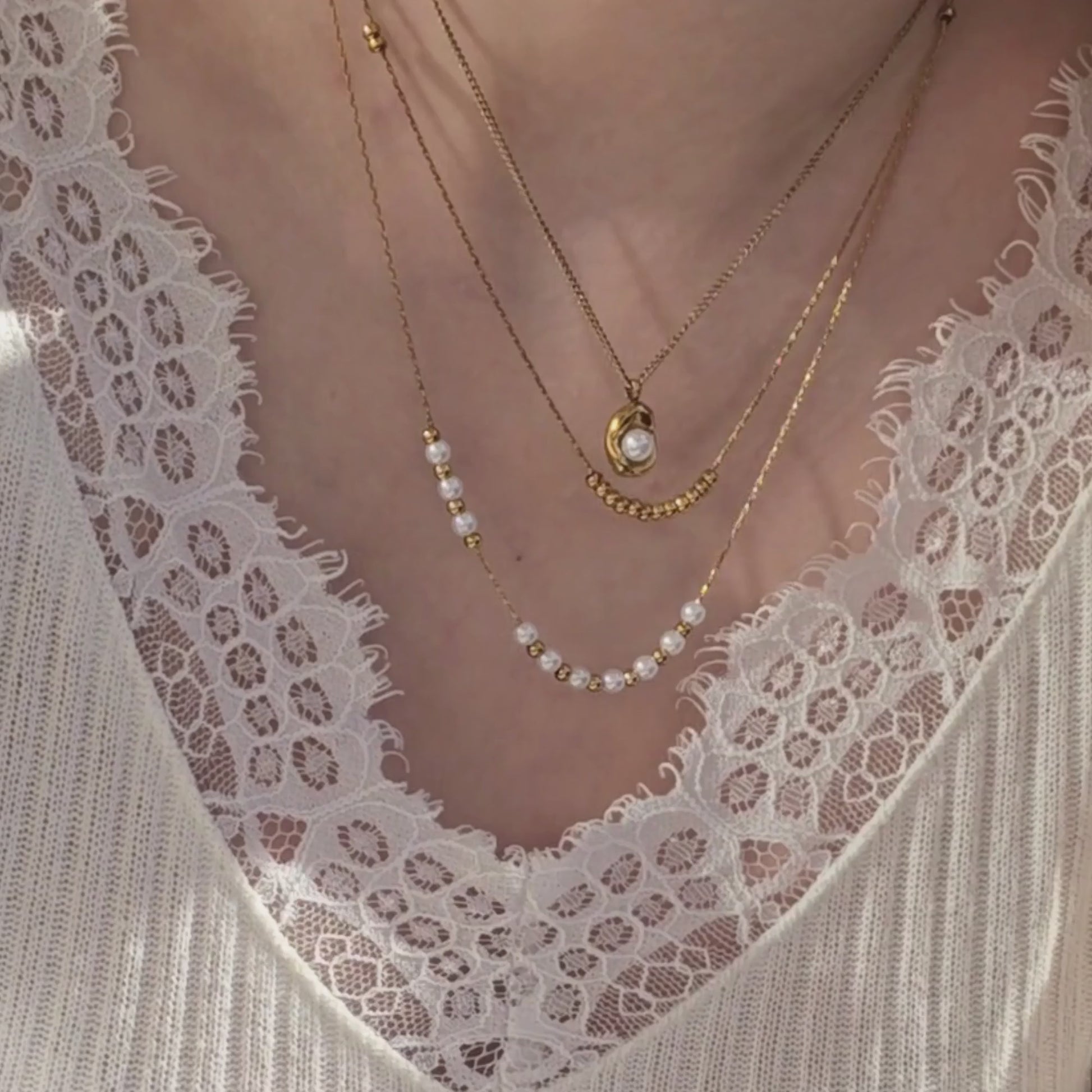 BEADED PEARLS NECKLACE