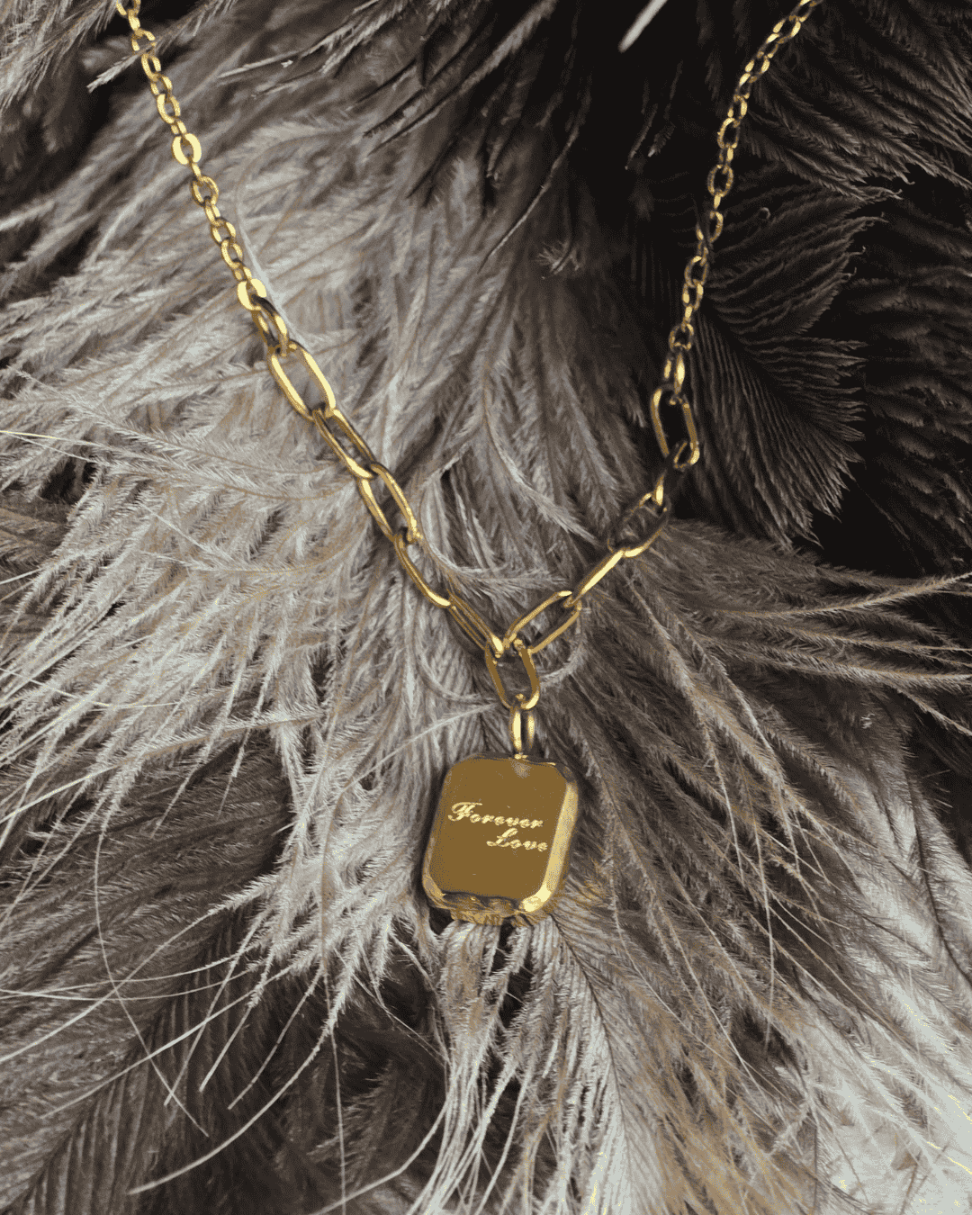 ARDEN GOLDEN NECKLACE