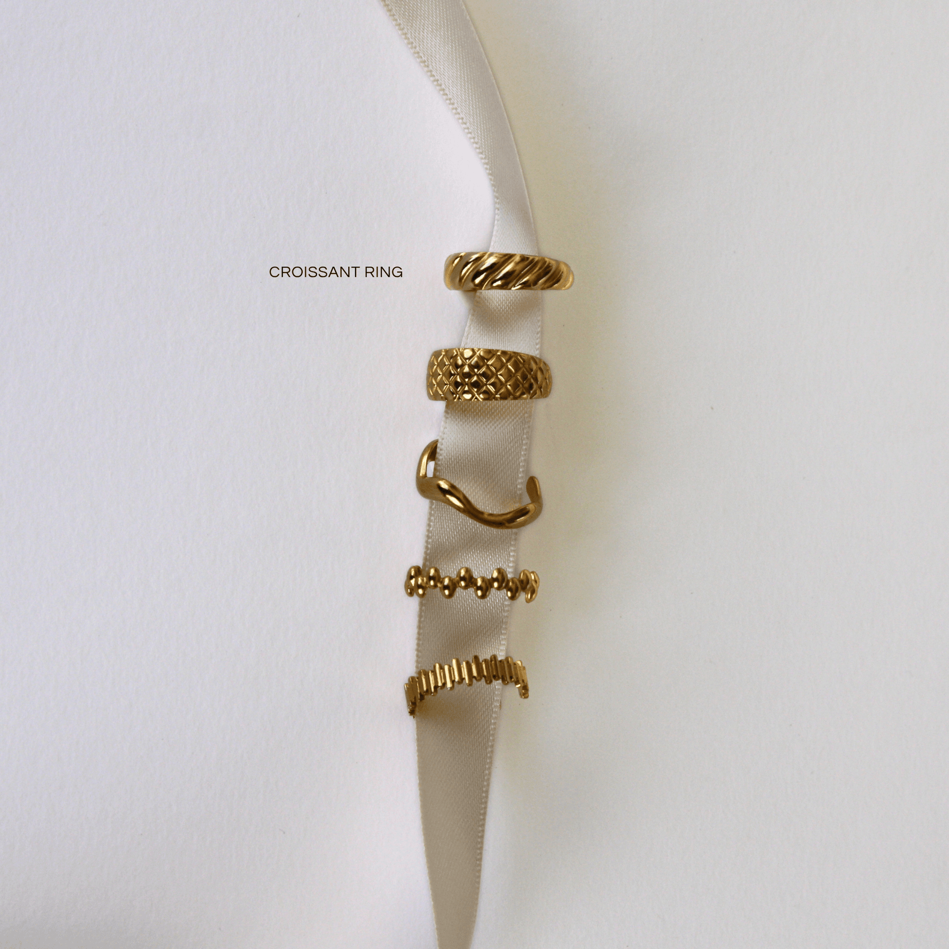 CROISSANT RING