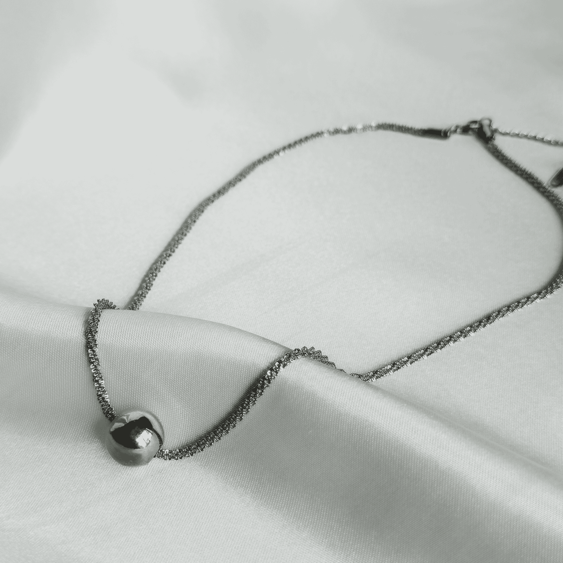 LIORA NECKLACE