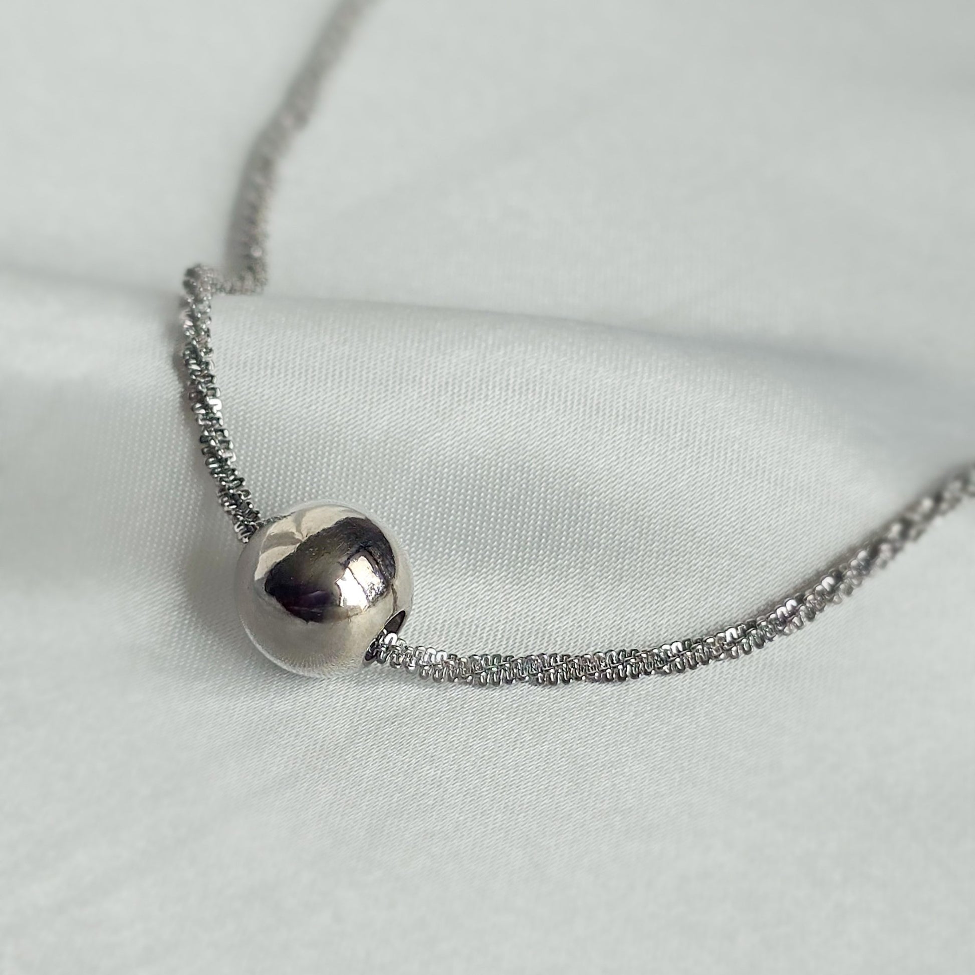 LIORA NECKLACE
