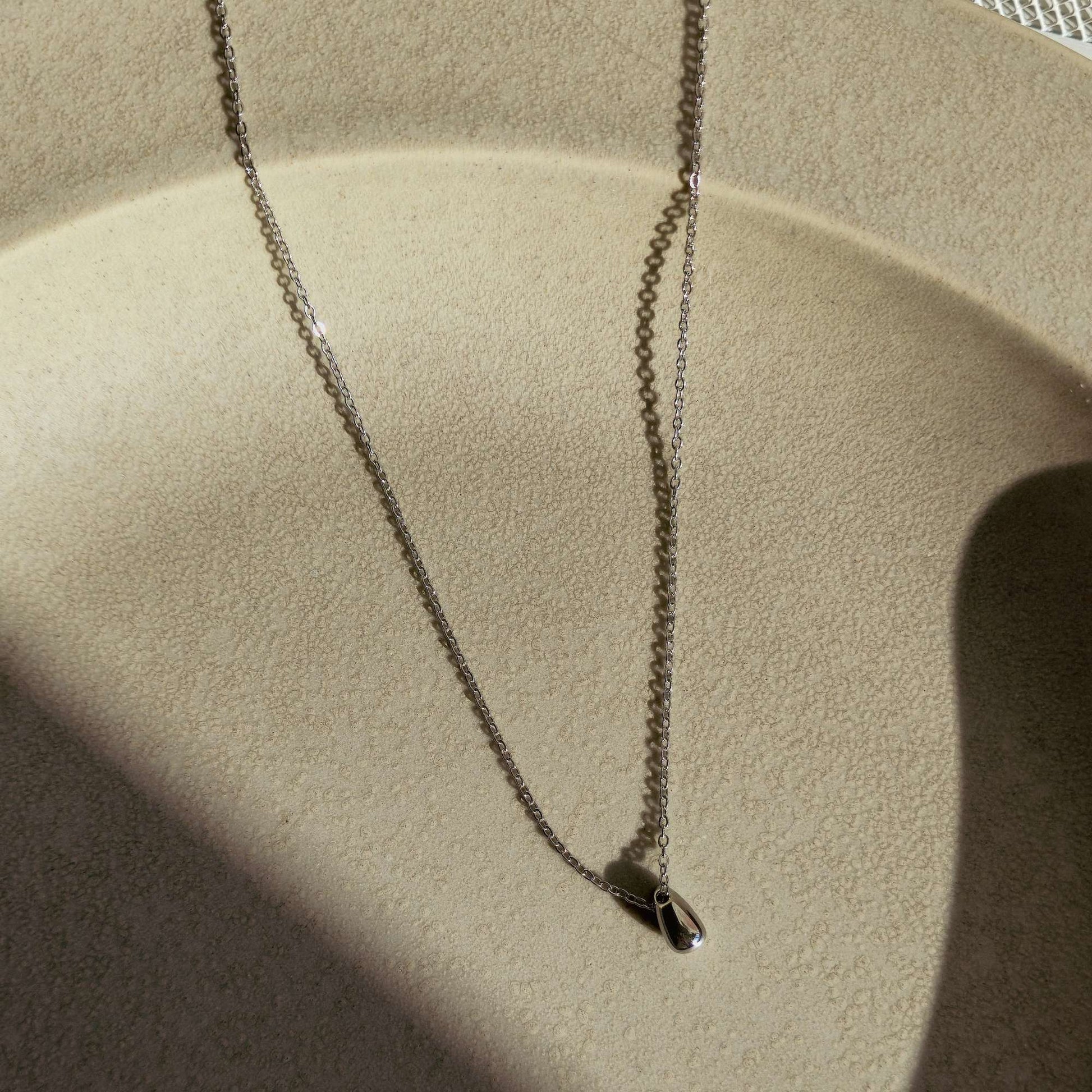 LAURA NECKLACE