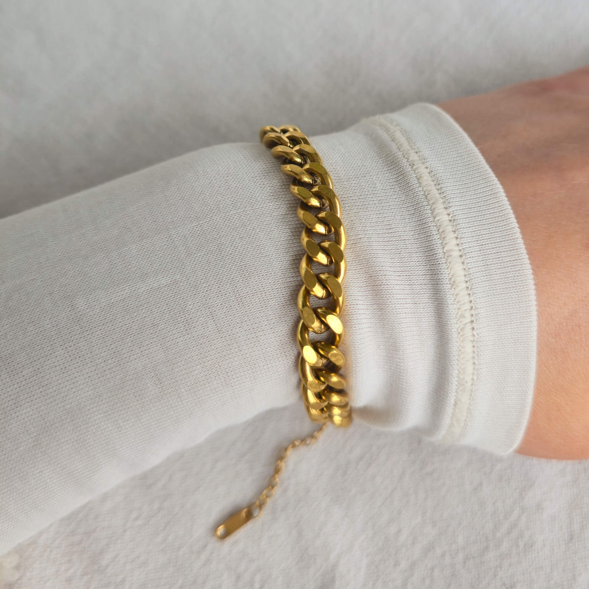 SIGNATURE CHAIN BRACELET