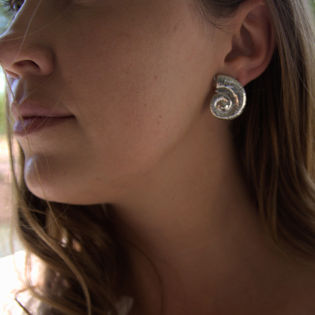 SCULPTED SHELL EARRINGS