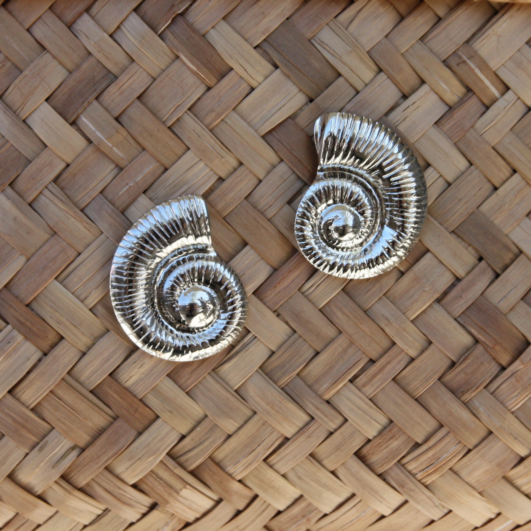 SCULPTED SHELL EARRINGS