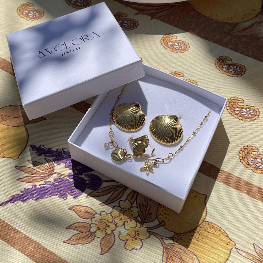COASTAL CHARM GOLD NECKLACE